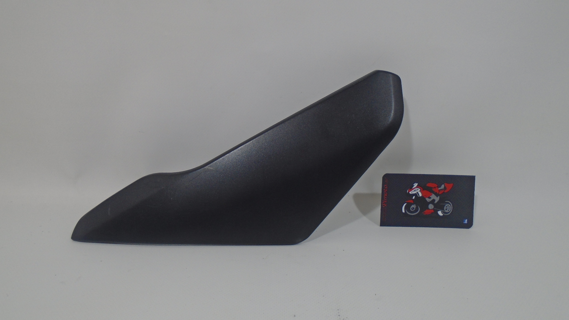 TAPA IZQUIERDA DEPOSITO SUZUKI GSXR 600 2004/05